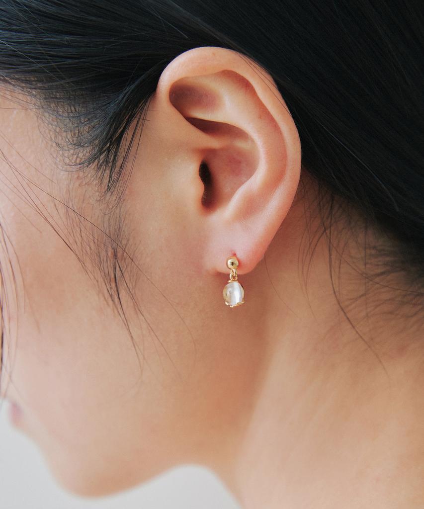 Ordor Round White Quartz Drop Earrings