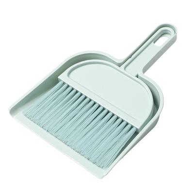 Herramientas para el aseo de la casa – Escobas y recogedores