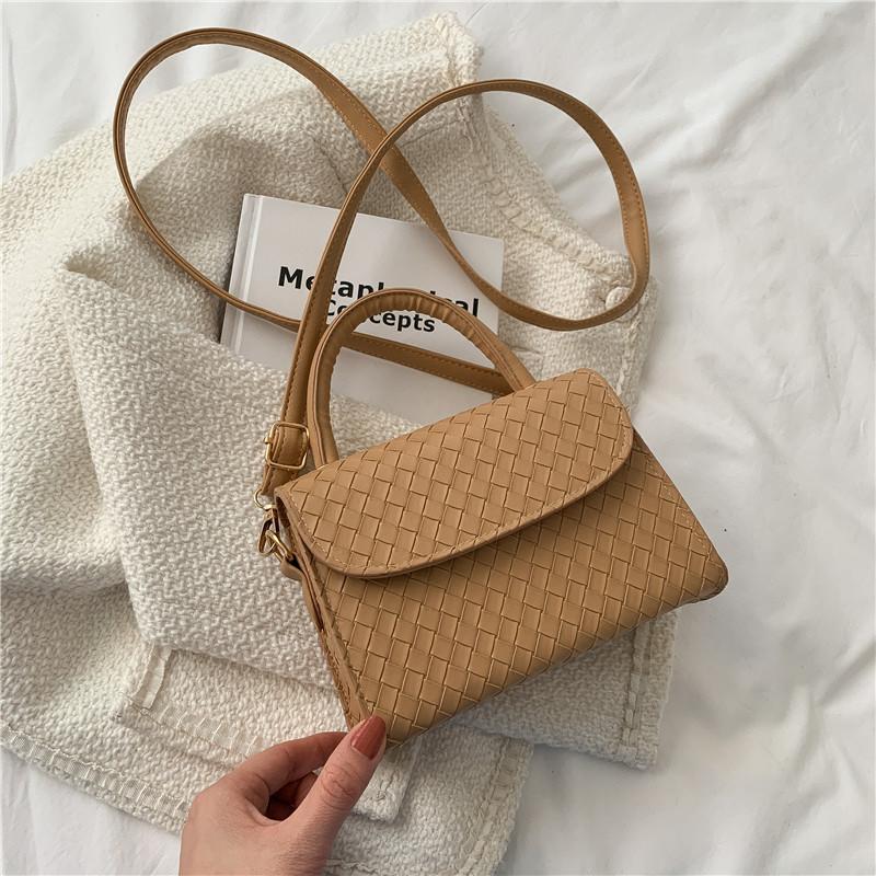 Vintage Chic Solid Color Korean Style Small Woven Shoulder Bag For Fashion Lovers