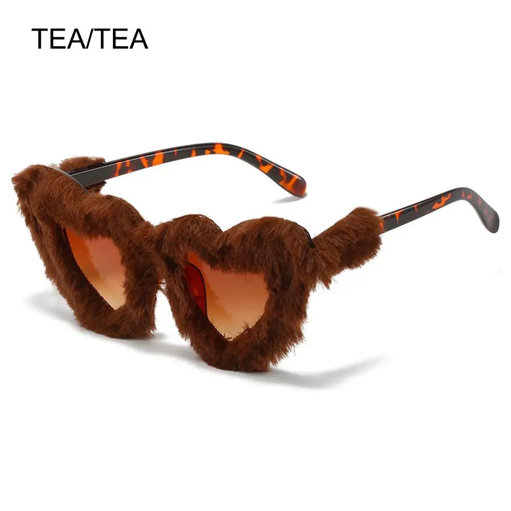 Fashion Clout Goggle Women Love Heart Sunglasses Decor Sunglasses Heart-Shaped Sunglasses Ladies Shades Eyewear