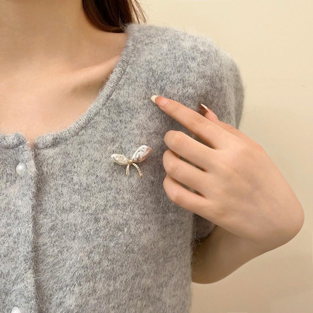 Gold Tone Butterfly Brooch Pearl Like Women Pearl Butterfly Brooch High End Lapel Pin Necklines
