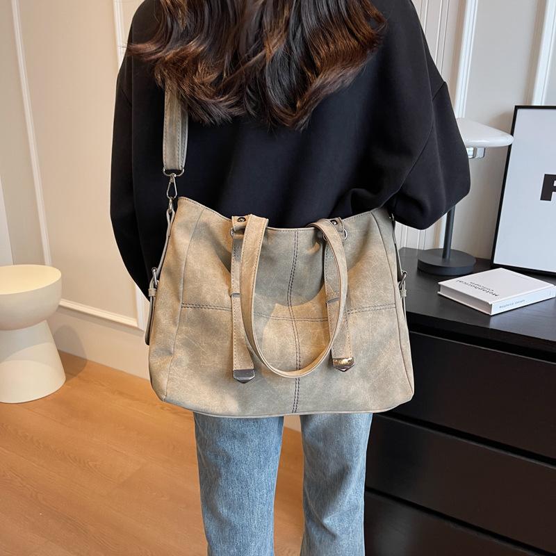 Large-capacity bag women's 2025 new simple and versatile retro shoulder messenger bag texture class commuter tote bag