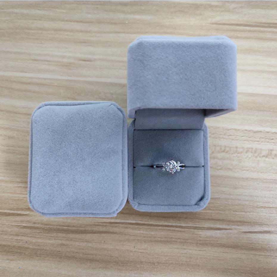 

Velvet Jewelry Box for Rings, Earrings, and Pendants - Elegant Gift Packaging