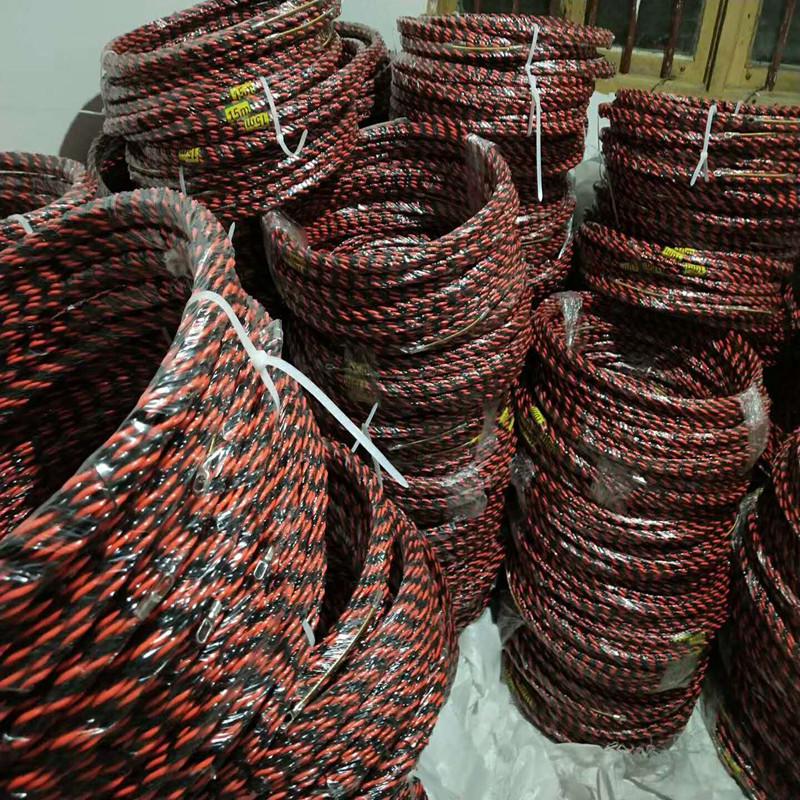 Blue Steel Wire Pulling Tool with Wheels - Electrician's Conduit Leader and Puller