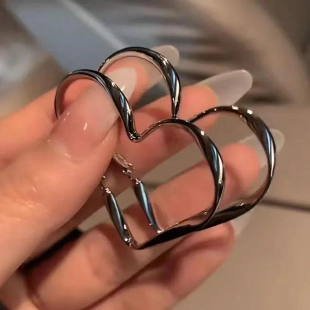 Punk Fashion Irregular Heart Silver Color Earrings for Women Simple Metal Hollow Love Heart Drop Earring Jewelry Friendship Gift