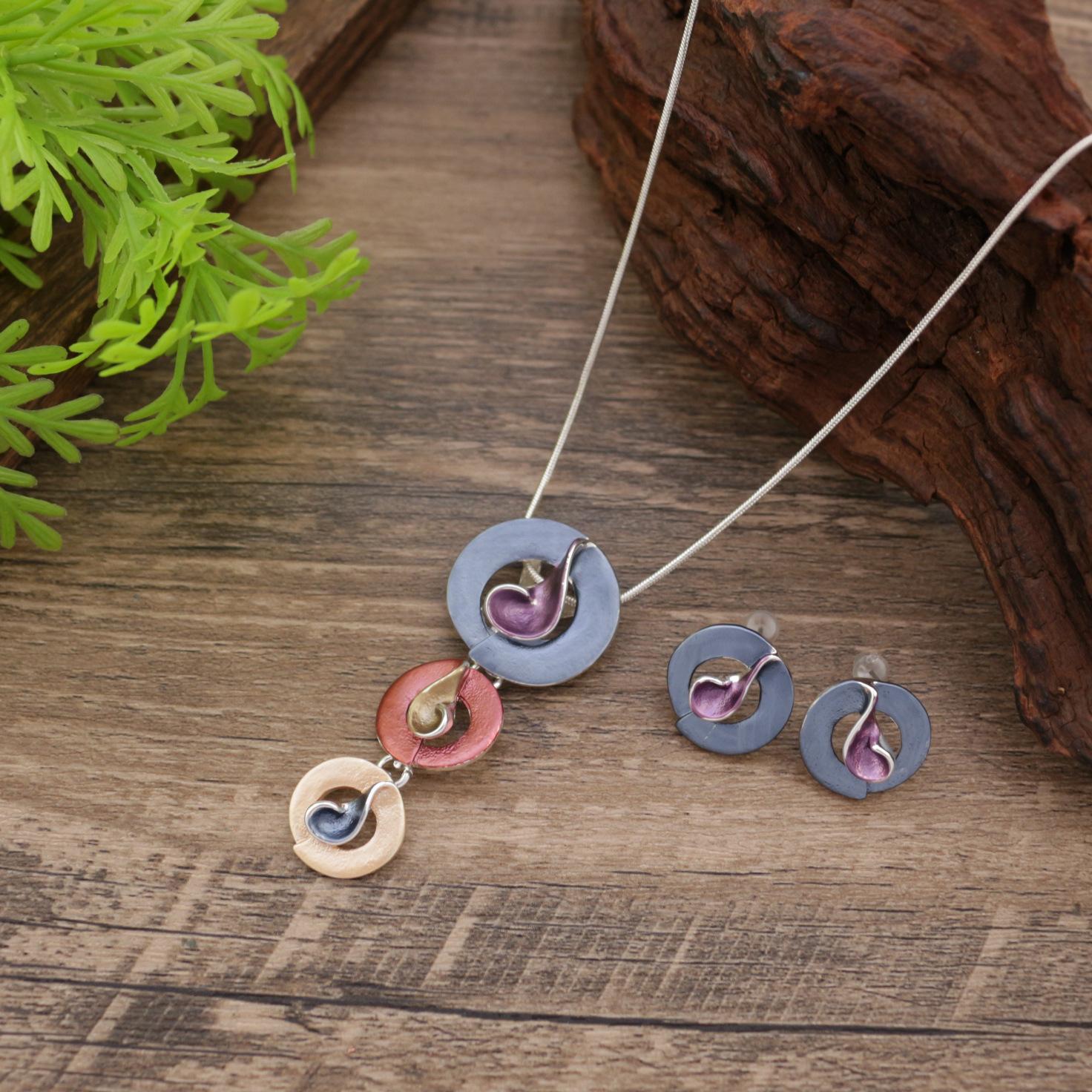 

Новый эмалевый цвет круглый полый геометрический лепесток серьги-пусеты подвеска набор, женское универсальное цветочное ожерелье