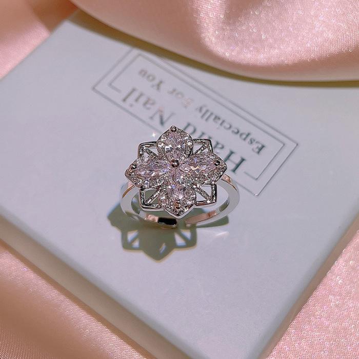 

Комплект ювелирных изделий Модный дизайн меньшинства Искры Индивидуальность Серьги Женский параграф Ожерелье Цветочное кольцо