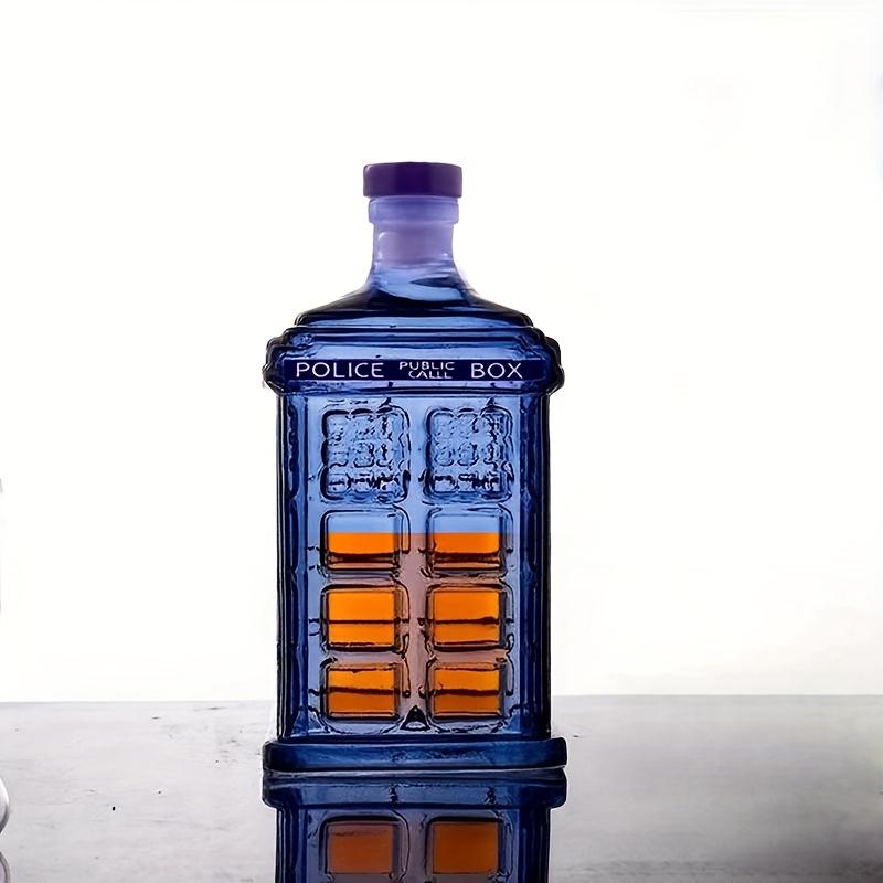 Ein kreativ gestalteter Dekanter in Form einer Polizeistation, eine einzigartig gestaltete 300-ml-Whiskyflasche, ein Mini-tragbarer Spirituosenspender