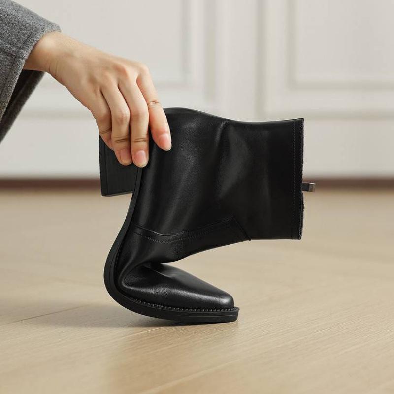 Versatile Pointed Large Size Women's Boots Medium Heel Leather Women's Leather Boots Autumn and Winter Rubber Non-slip Square Heel Medium Tub