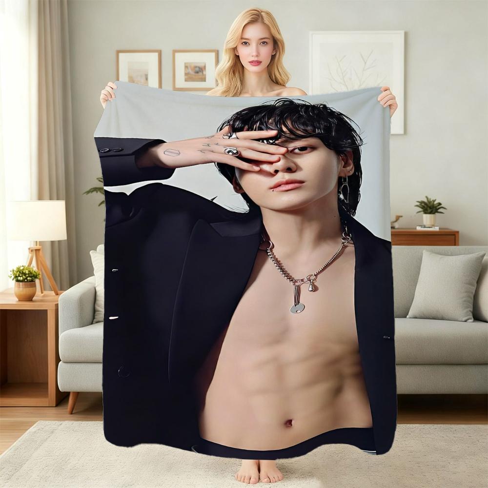 Moody Portrait Idol Pattern Blanket Machine Washable Fleece Blanket For Living Room Sofa Bedroom Bed Lightweight Home Decor Great Holiday Gift