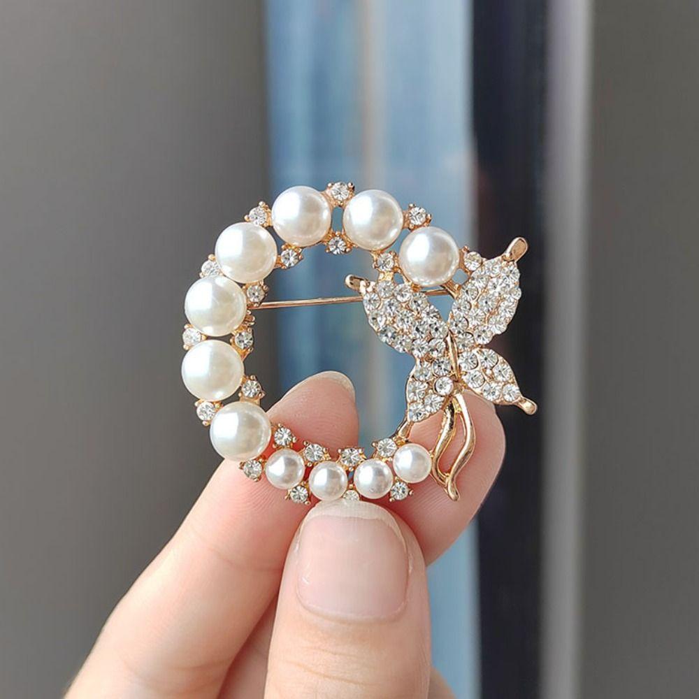 Trend Circle Butterfly Brooch Elegant Rhinestone Circle Brooches Wreath Butterfly Brooch  Party
