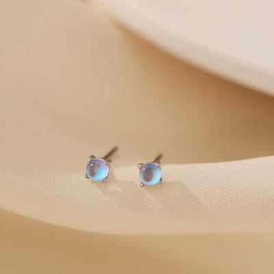 Aurora Moonstone Minimalist Earrings: Light Luxury, Sleep-Friendly Trend for 2025.
