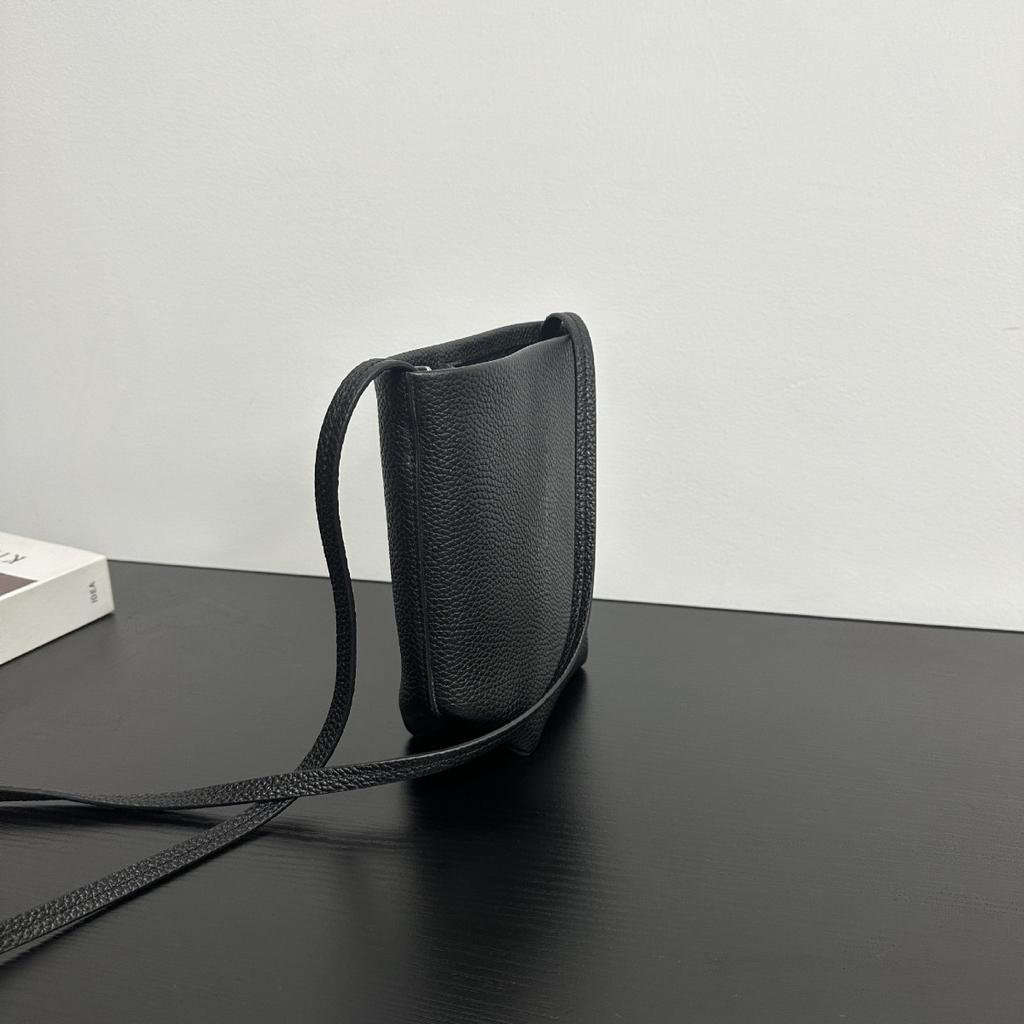 Row wind niche imported first-layer cowhide commuter mini bucket bag minimalist wind shoulder portable oblique span mobile phone bag