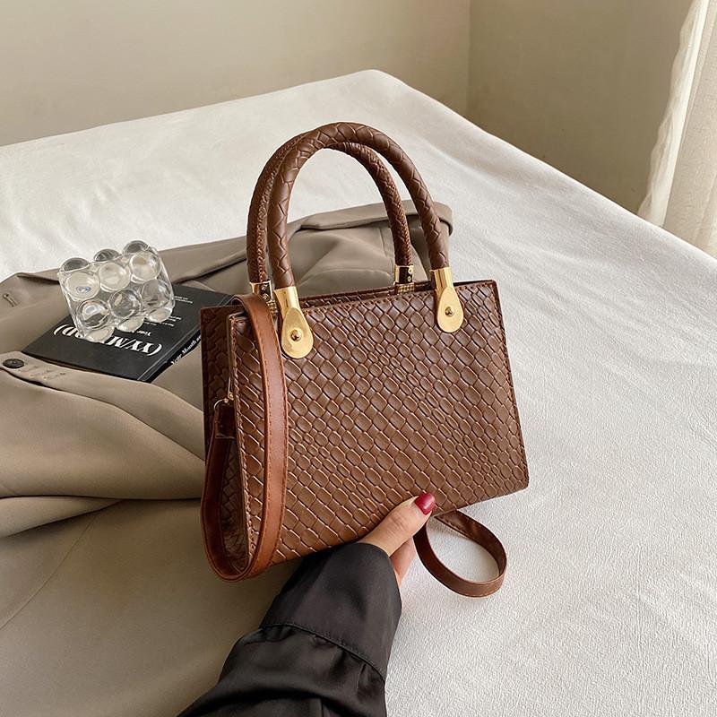 Elegant Medium Sized Square Shoulder Crossbody Bag With Chic Street Style Design