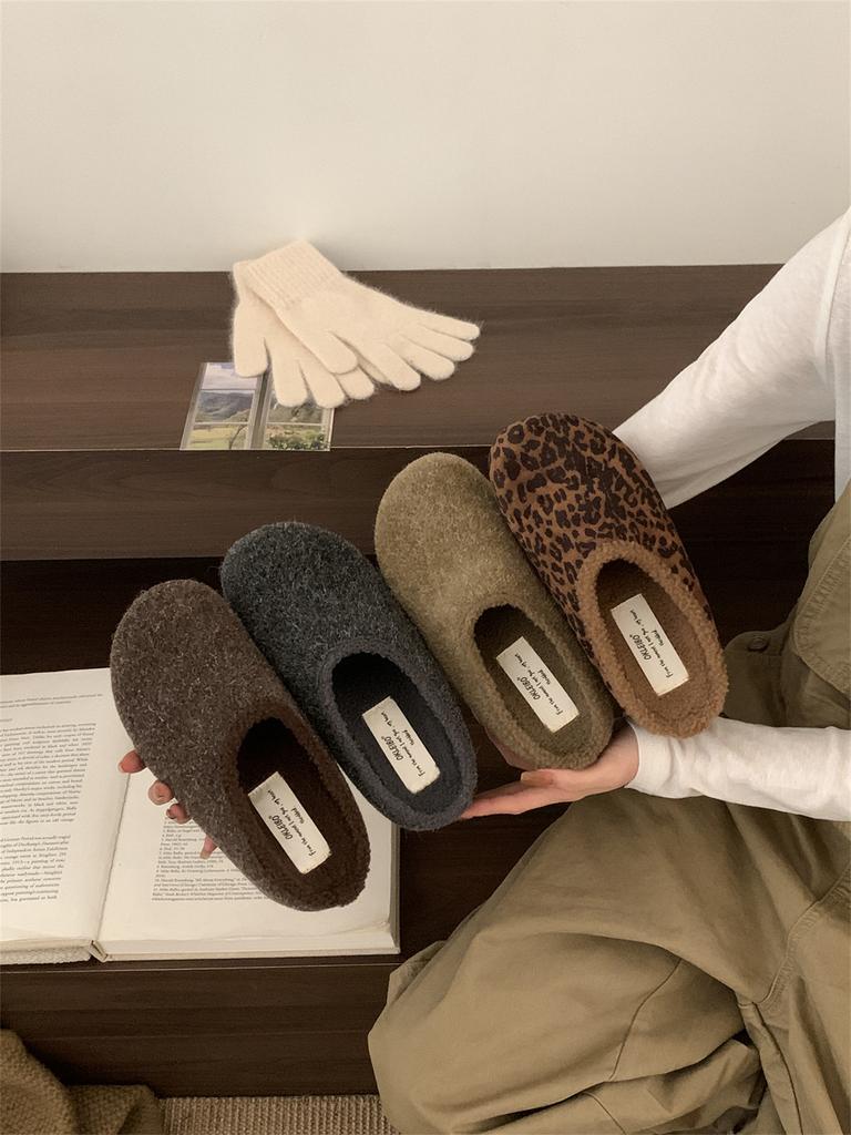 Birkenstocks for women's outer wear in the autumn and winter of 2025, new models that are not tired and have big, good-looking thick-soled hairy b