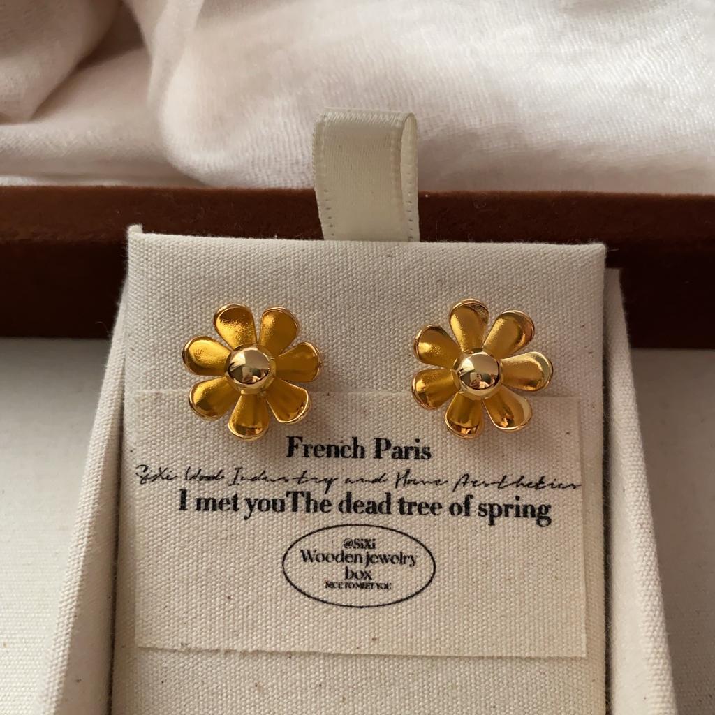 French metal flower stud earrings light luxury temperament niche fashion personality sweet cool fresh wind high sense earrings