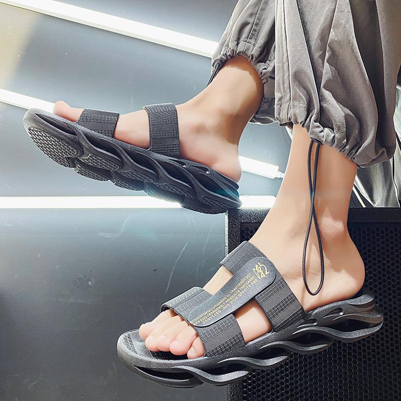 

Slippers men 2025 summer personality casual outdoor cool slippers men non-slip beach Internet celebrity tide sandals 46