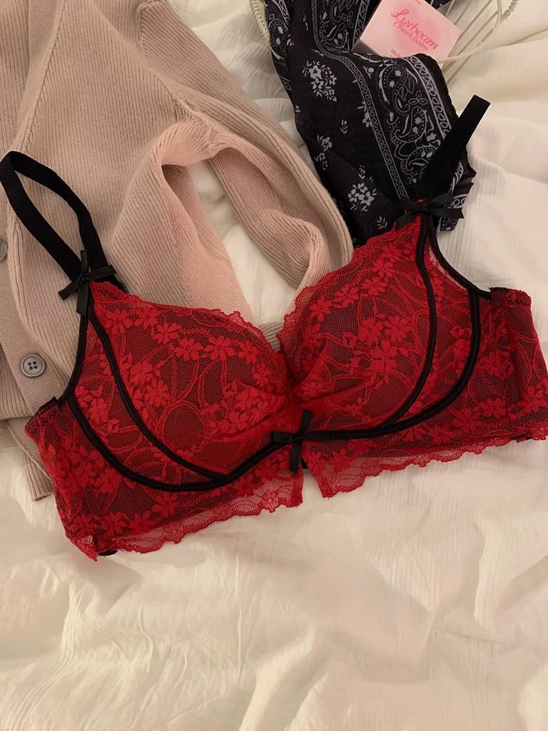 Sexy Lace Underwear Women's Small Breasts Gather and Show Large Breasts, Anti-sagging Pure Desire Wind French No Steel Ring Bra