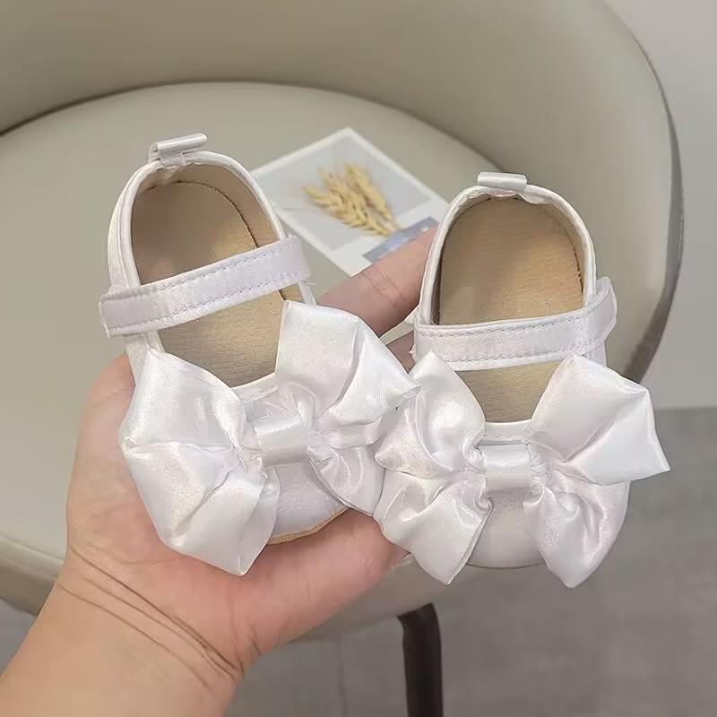 

Spring And Autumn Suitable Soft Fabric Bottom Mary Jane Shoes for Baby Girls Aged 0-3 Months, Featuring a PU Material And Design 7-12 Months