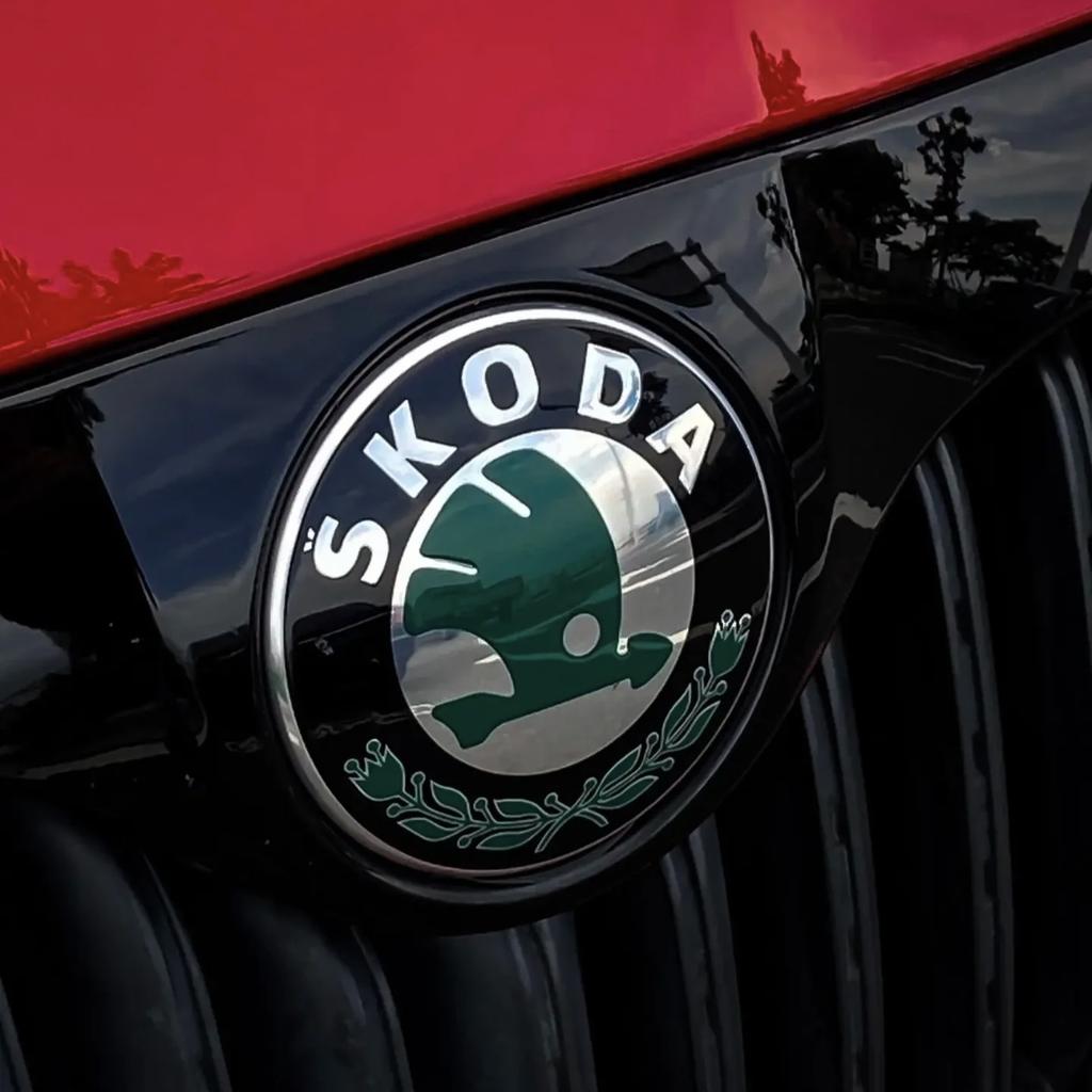 2025 Nuova Auto Emblema Posteriore Anteriore Adesivo per Bagagliaio per Skoda Kodiaq Karoq 2 A7 Tour VRS Superb Octavia Yeti Fabia 1 Rapid Access