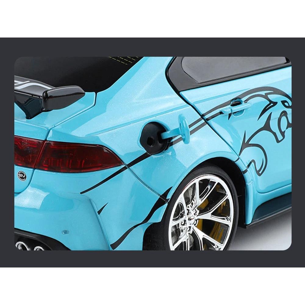 1/18 Jaguar XE SV PROJECT 8 Alloy Sportscar Scale Model Car Diecast Metal Vehicles Simulated Collectibles Childrens Toy Gifts