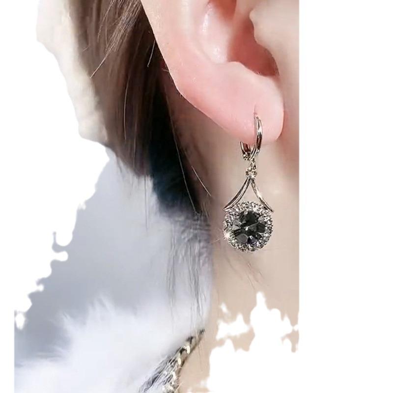Elegant Retro Earrings: Stylish Diamond Pendants In European and American Fashion, Light Luxury, New High-end Gentle Style