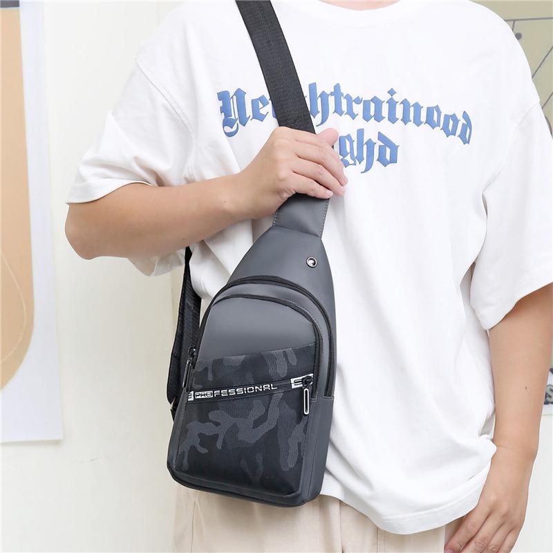 New outdoor men's breast bag casual fashion trend messenger bag camouflage large capacity chest bag