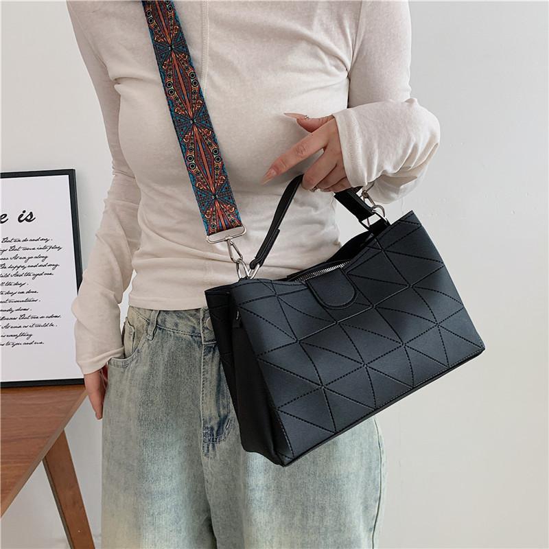 Stylish Pu Tote Bag For Women With Casual Chic Design And Versatile Brown Color