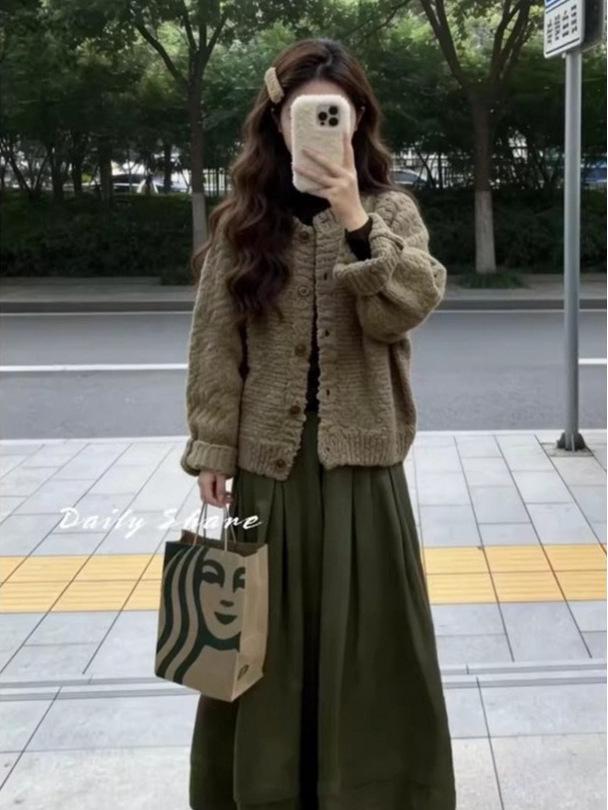 Luxurious Knit Sweater & Skirt Set for Women - New Year Fashion