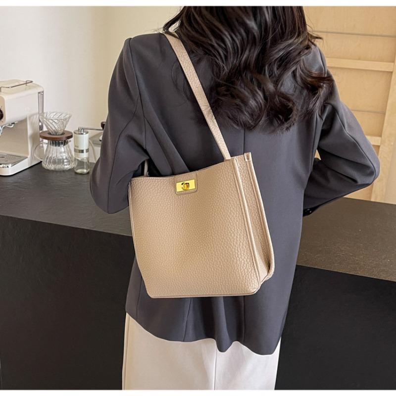 Large-capacity Tote Bag, New Trendy Women's Bag, Fashionable and Versatile Shoulder Bag, Textured Retro Bucket Bag.