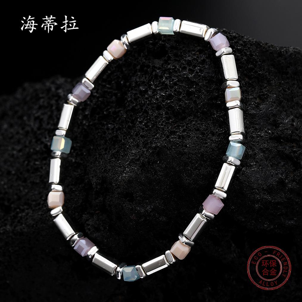 Originales neues kleines quadratisches elastisches Perlenarmband, farbige Harz-Diamantschliff-Einzelperlen Damenschmuck