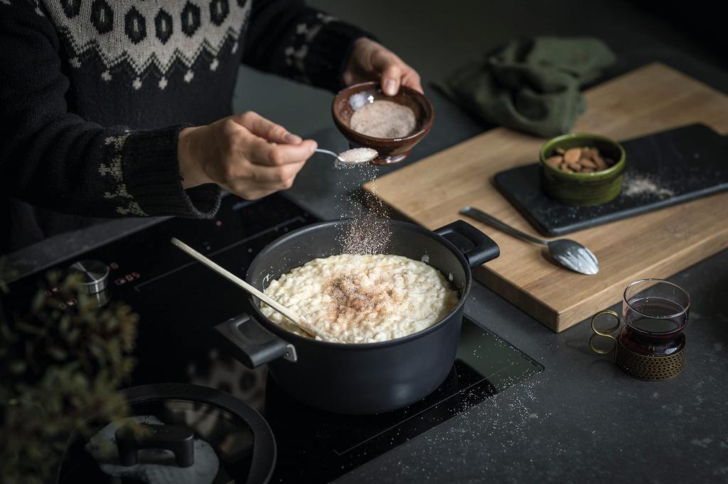 [Officially Imported] Fiskars 22cm Casserole (with Lid), Induction/Gas Compatible, Non-Stick, "Hard Face" 1052227