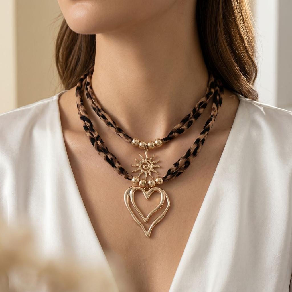 European and American Jewelry, Sweet and Cool Spice Girl Style Exaggerated Big Love Pendant Necklace, Sexy Leopard Print CCB Collarbone Chain