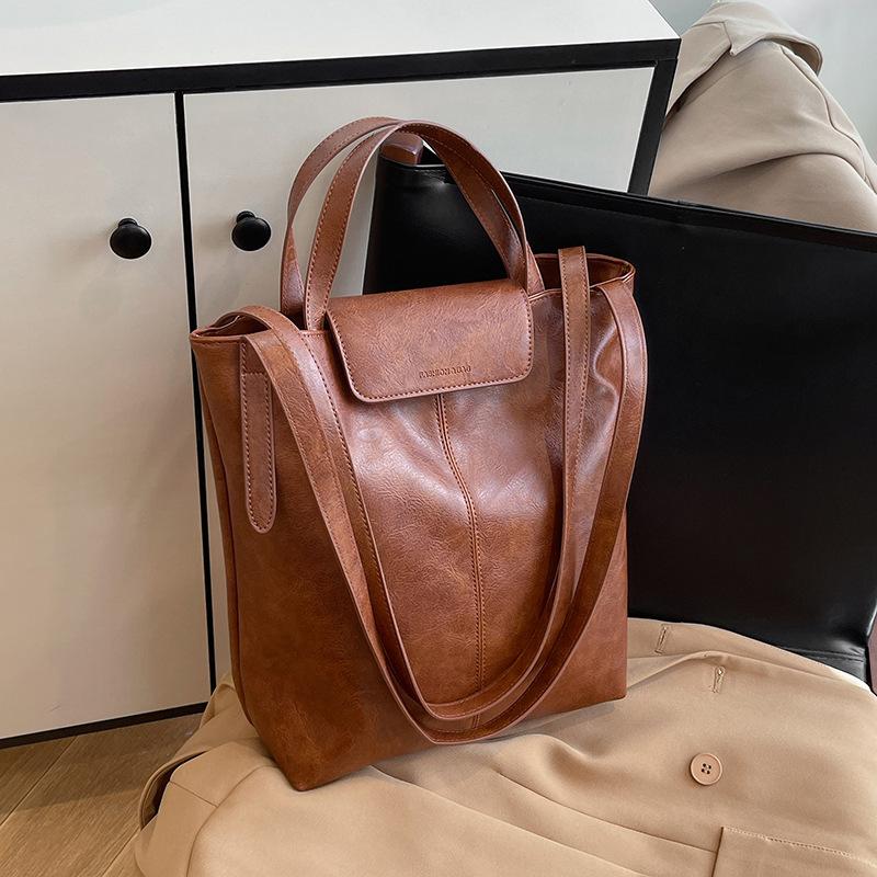 Large Capacity Leather Messenger Bag Messenger Bag Women's Bucket Bag Women's High-end Shoulder Bag Commuting To Work