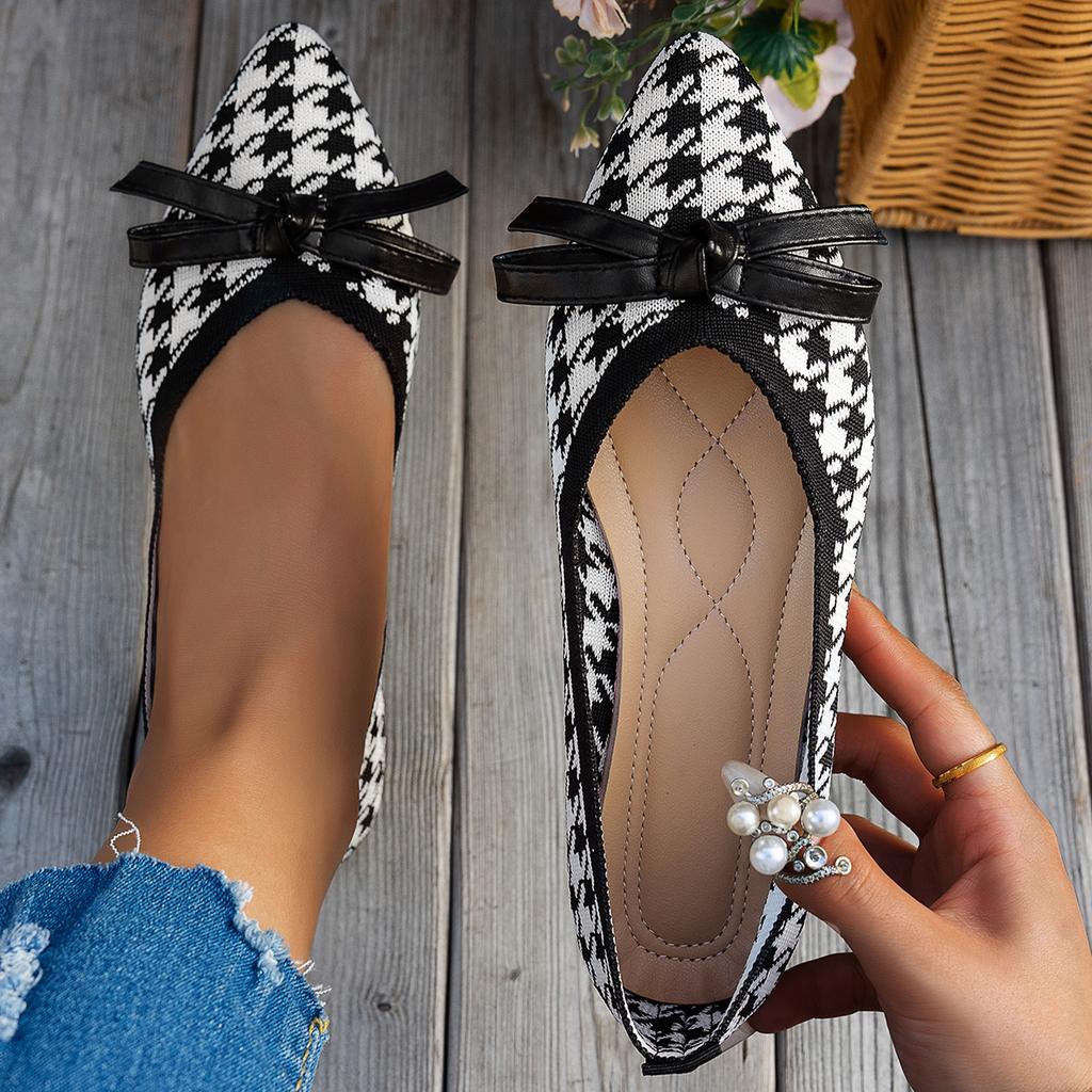 Fashion Fashion Rivet Pointed Toe Shallow Women Shoes Spring New PU Leather Slip on Basic Casual Flats Female Zapatos De Mujer