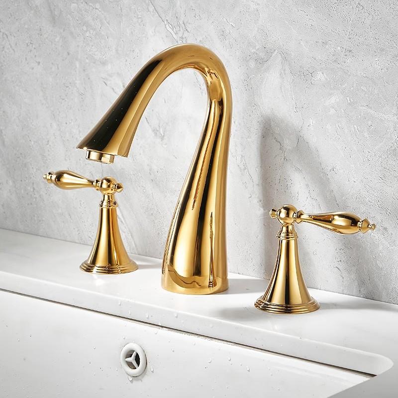 Luxusní umyvadlové baterie Tuqiu Mosaz Zlatá Koupelnová baterie Široce rozšířená dřezová baterie 3 otvory Teplá a studená dřezová baterie Vodní kohoutek