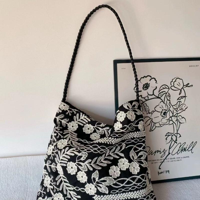 

New Chinese shoulder underarm bag French retro embroidered cloth bag texture mini handbag wooden bead handbag