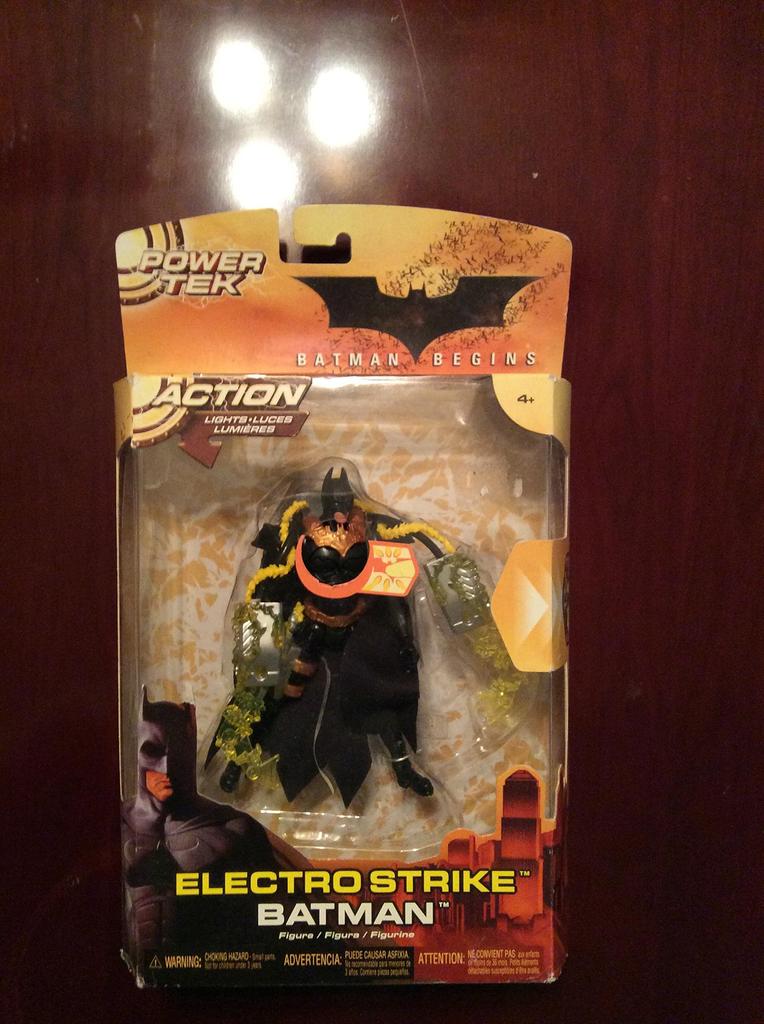 Batman Begins Deluxe Figure Electrostrike Batman