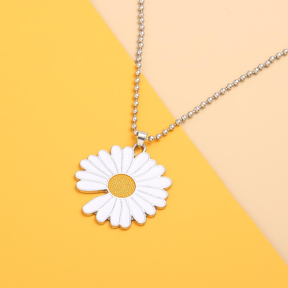 Small Fresh Long Pendant Sweater Chain Fashion Popular Daisy Necklace Women