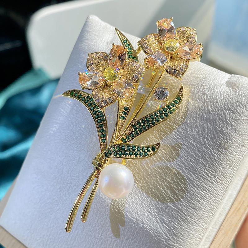 

Exquisite Sparkling Flower Pearl Brooches For Women Clothing Coat Jewelry Accessries Gifts