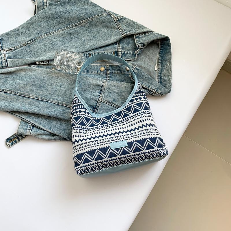 National style large-capacity tote bag 2025 summer new fashion shoulder bag foreign style versatile student daily class bag