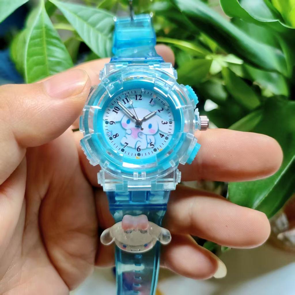1 Adet Sanrio Kawaii Çizgi Film Anime LED Saat Sevimli Kuromi Melody Pudding Köpek Doğum Günü Hediyeleri Ve Noel Şükran Günü Hediyesi Oyuncak