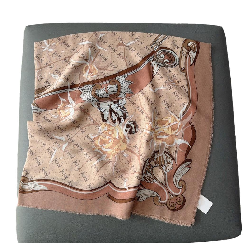 New loose beard large square scarf women's fashion temperament decorative warm scarf travel outside shawl