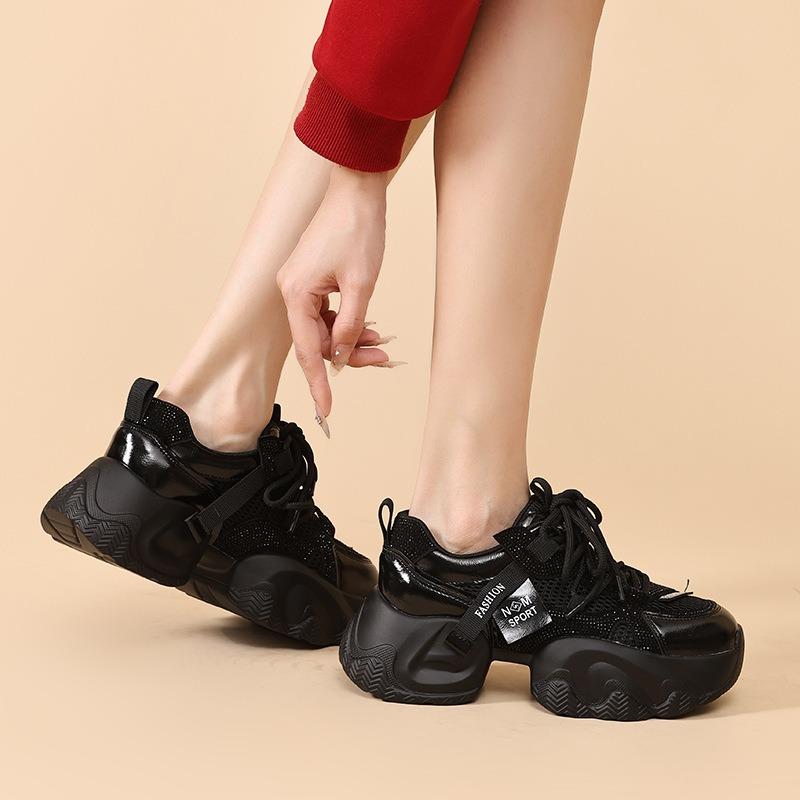 Höhenvergrößernde atmungsaktive Mesh-Schuhe Neue Herbst-vielseitige leichte Plateau-Sneaker Kinder