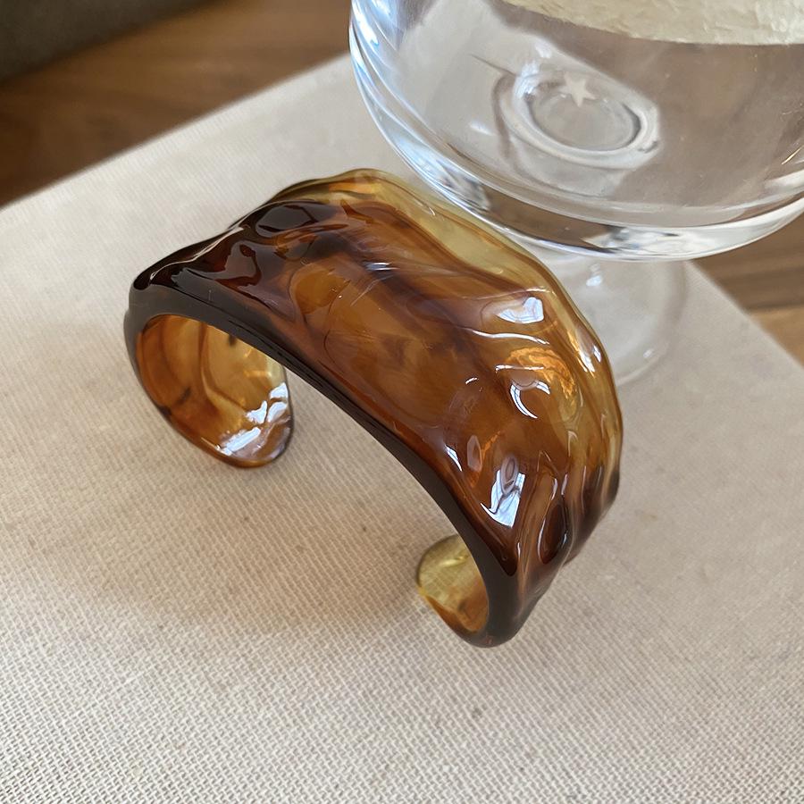 French Geometric Resin Bracelet: Irregular, Retro, Versatile, High-End Fashion Jewelry.