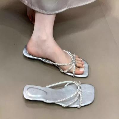 2025 New Summer Rhinestone Soft Bottom Seaside Beach Flat Bottom Clip Toe Herringbone French Small Cool Slippers Women's Wear