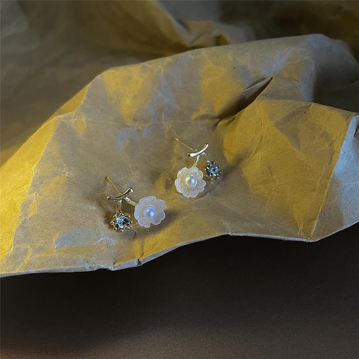 

2025 Модные серьги-цветы со стразами: Японский и корейский стиль, легкий роскошный летний дизайн для женщин