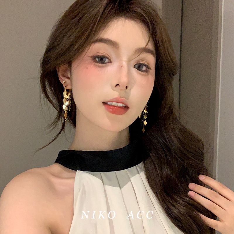 

Exquisite Gold Diamond Tassel Earrings for Women Accessible Luxury Fancy Elegant Earrings Niche Style Ear Clip Unique Earrings Golden tassel ear buckle [Elegant Lady]]