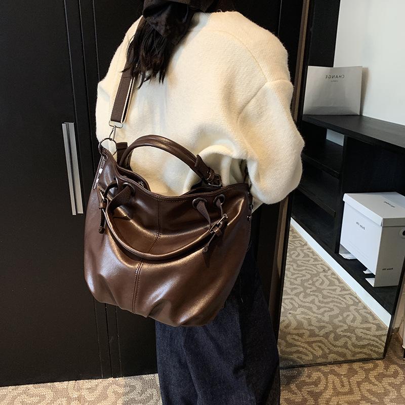 Retro Fashion Large-capacity Tote Bag Women's 2025 Autumn and Winter New Simple Shoulder Bag High-end Underarm Bag