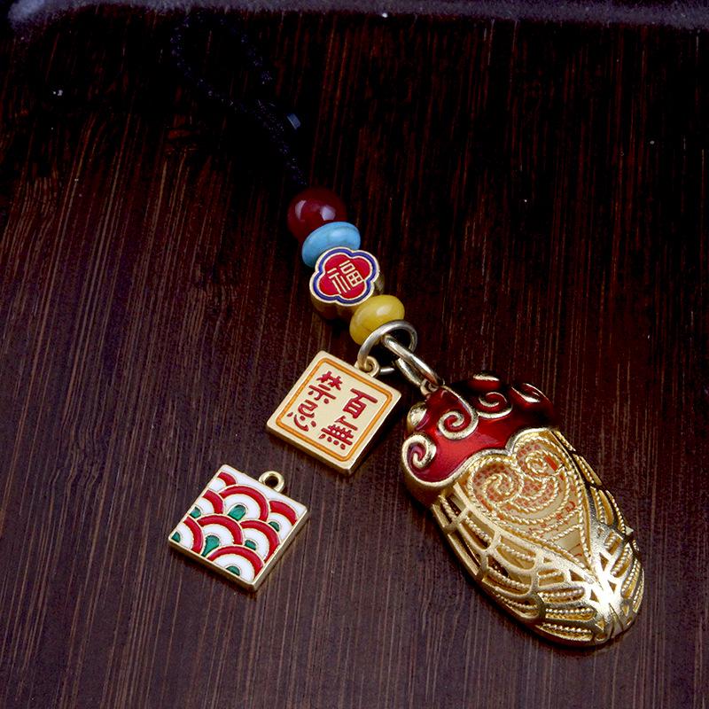 Golden Cicada Zodiac Keychain: Bringing Good Fortune with Its Stunning Debut